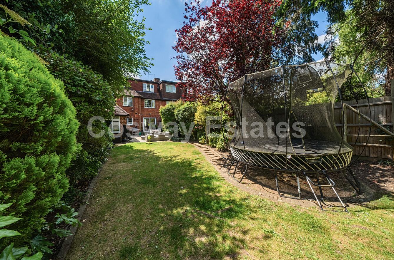 Lawrence Gardens, London